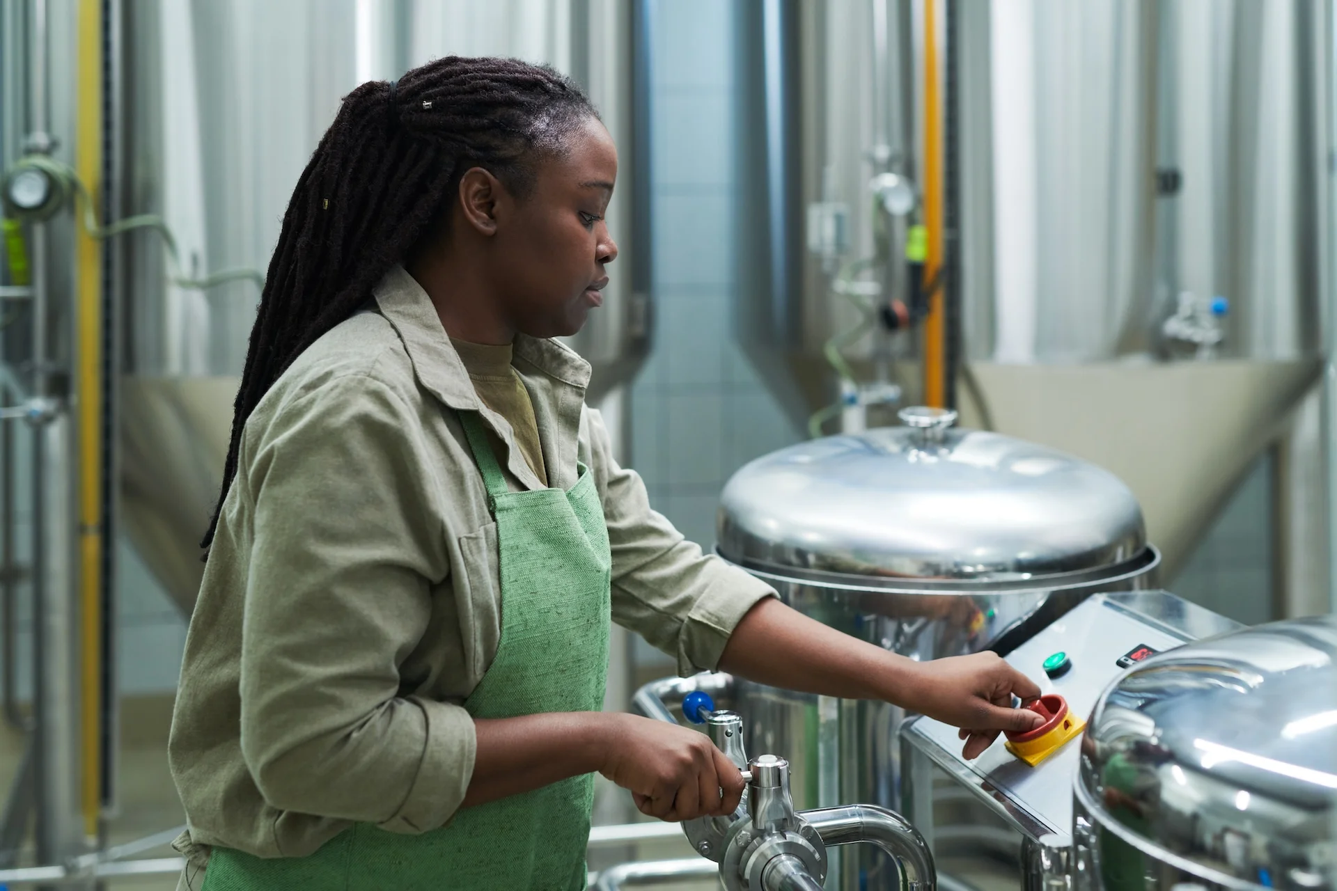 Africa’s Chemicals Sector is Booming, Trends to Keep an Eye On: What’s Shaping the Future of the Chemicals Sector? Africa For Investors, Arise IIP SEZs